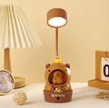 Lámpara LED de Escritorio Capibara – 3 en 1: Iluminación, Luz Nocturna y Sacapuntas.